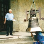 Dzwon na cześć Matktki Bożej Częstochowskiej w Kaplicy Na Brzegu - montaż