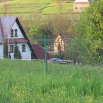 Widok na Kaplicę Na Brzegu z Cmentarza Parafialnego na "Pańskim"