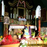 Po Dniu Kobiet, dekoracja wielkopostna w Kaplicy Na Brzegu "tonie w kwiatach"