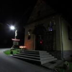 Kaplica Na Brzegu nocą